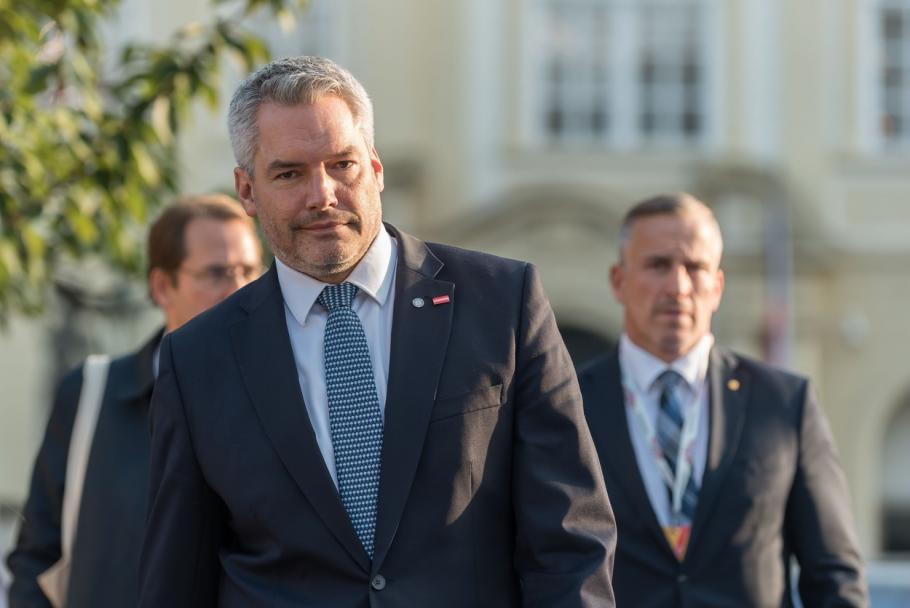 Cancelarul Austriei critică România și Bulgaria pentru că nu sunt în stare să oprească migranții ilegali. În schimb, "nu simte presiunea migrației dinspre Croația" Cancelarul Austriei critică România și Bulgaria pentru că nu sunt în stare să oprească migranții ilegali. În schimb, "nu simte presiunea migrației dinspre Croația"