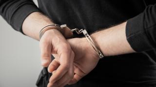 Bărbat arestat preventiv după ce şi-ar fi agresat sexual fiul de doi ani, în Maramureș. Vecinii ştiau de abuzuri, dar nu au anunţat poliţia