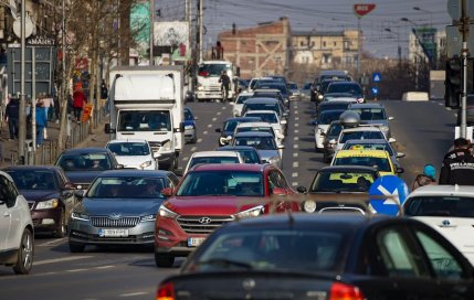 Maşini în trafic