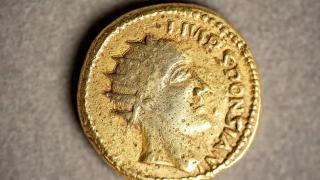 O monedă din aur, descoperită în Transilvania, schimbă ce se ştia despre istoria Imperiului Roman şi a Daciei. Legenda care poate deveni realitate: "Credeau că e fals"