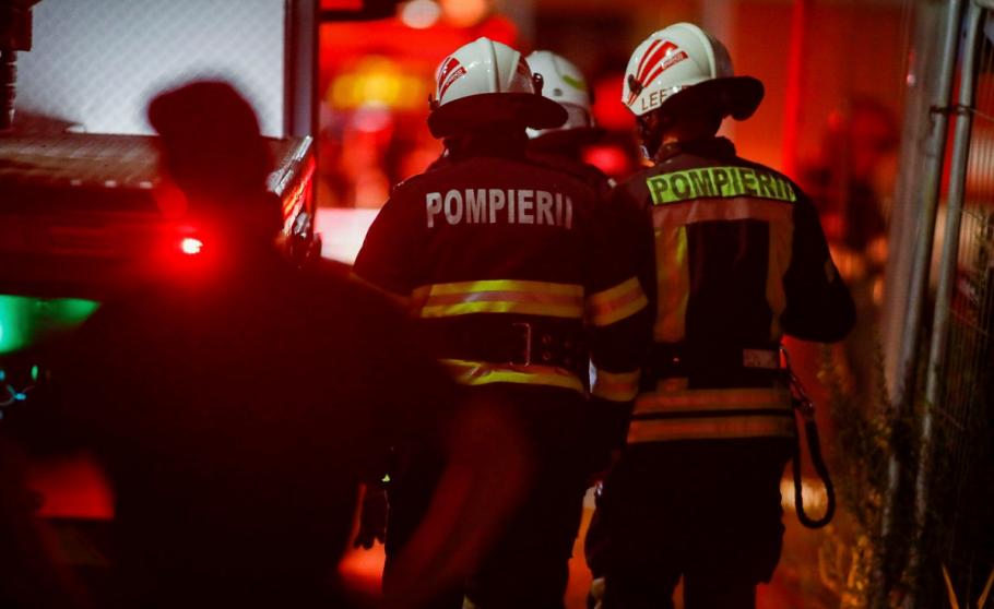 O persoană rănită în urma unei explozii într-un apartament din Dâmboviţa 12 persoane au fost evacuate