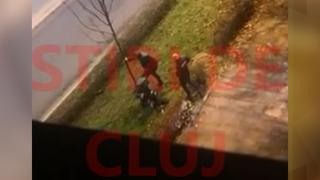 "S-ar fi împiedicat" Cum explică poliția din Cluj intervenția controversată asupra unui tânăr beat, lovit cu bocancul și ținut cu un picior pe cap