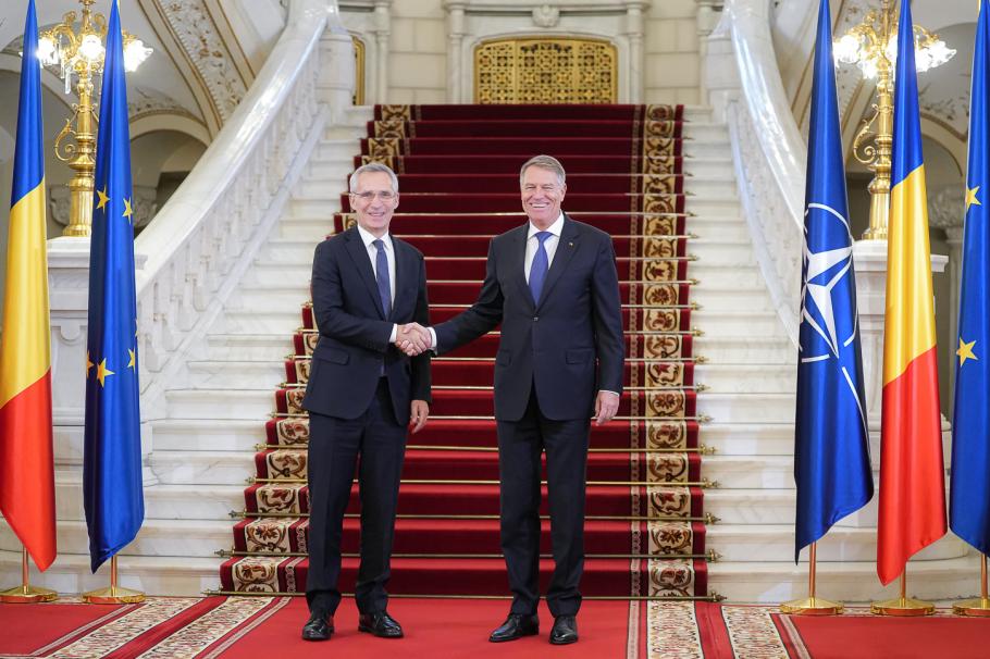 Klaus Iohannis și Jens Stoltenberg președintele României Klaus Iohannis și secretarul-general al NATO Jens Stoltenberg