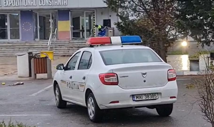 Cine sunt cei doi suspecţi care au aruncat în aer două bancomate din Constanţa. Femeia ar face parte din temuta grupare 'Ndrangheta Cine sunt cei doi suspecţi care au aruncat în aer două bancomate din Constanţa. Femeia ar face parte din temuta grupare 'Ndrangheta