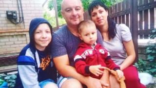 Familie ucisă în propria casă. Alexandru, soția lui Natalia și cei doi fii ai lor au fost împușcați într-un sat din Zaporojie, susțin autoritățile ucrainene