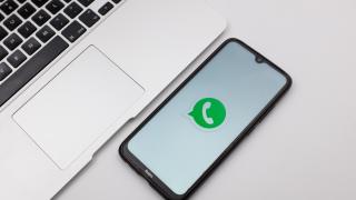 WhatsApp lansează o nouă funcţie. Utilizatorii îşi vor putea trimite singuri mesaje