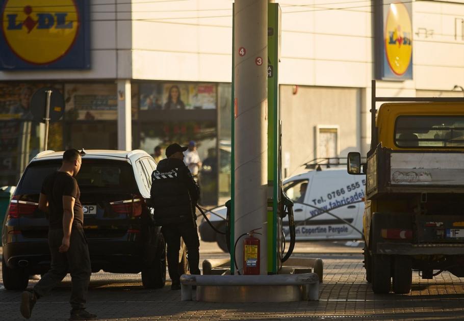Riscă România o lipsă de carburanţi de pe 5 decembrie? Anunțul Ministerului Energiei Riscă România o lipsă de carburanţi de pe 5 decembrie? Anunțul Ministerului Energiei