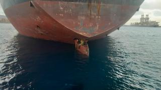 Trei imigranţi au supravieţuit unei călătorii de 11 zile, aşezaţi pe cârma unui petrolier care a călătorit din Nigeria în Spania