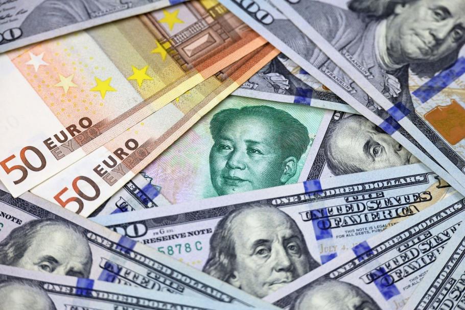Dolari, euro și yuani Dolari, euro și yuani