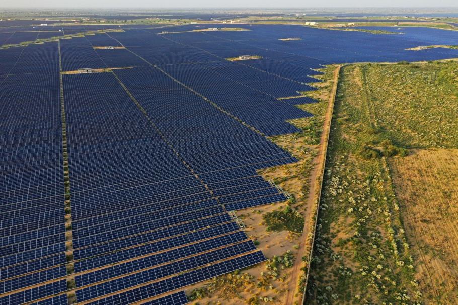 România va avea cel mai mare parc fotovoltaic din Europa. Costă 800 de milioane de euro, 1.000 de oameni vor lucra zilnic. Când va fi gata România va avea cel mai mare parc fotovoltaic din Europa. Costă 800 de milioane de euro, 1.000 de oameni vor lucra zilnic. Când va fi gata