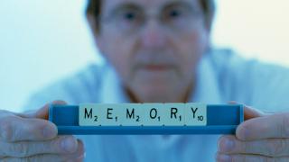 Primul medicament care încetinește distrugerea creierului în cazul bolii Alzheimer, un "succes istoric"