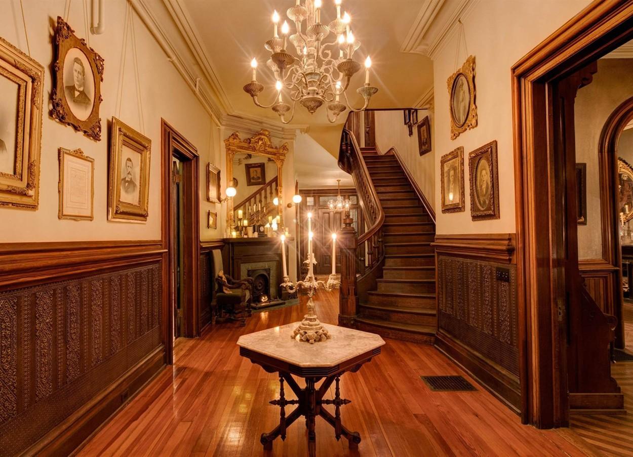 Imagini cu interiorul casei în care s-a filmat serialul Stranger Things: casa lui Vecna