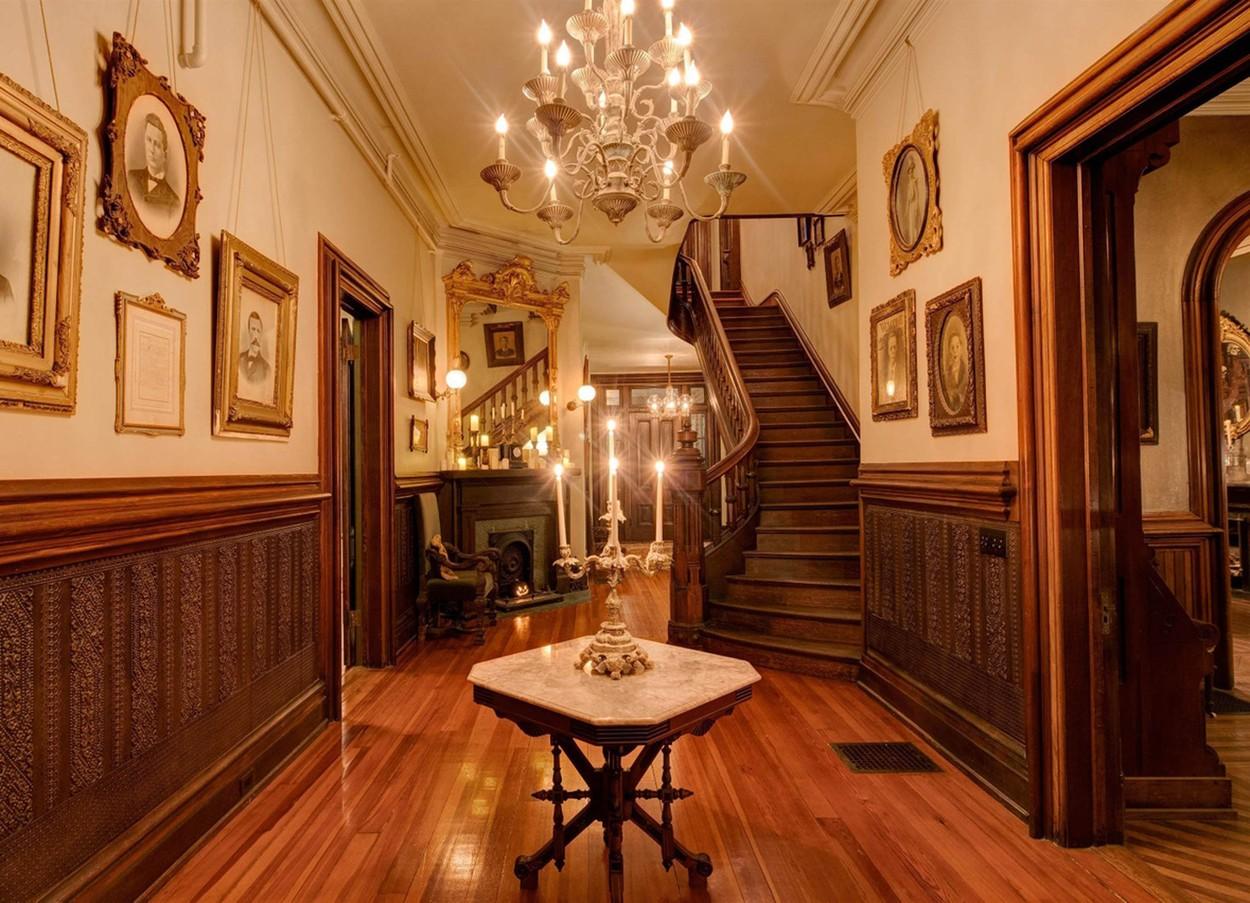 Imagini cu interiorul casei în care s-a filmat serialul Stranger Things: casa lui Vecna