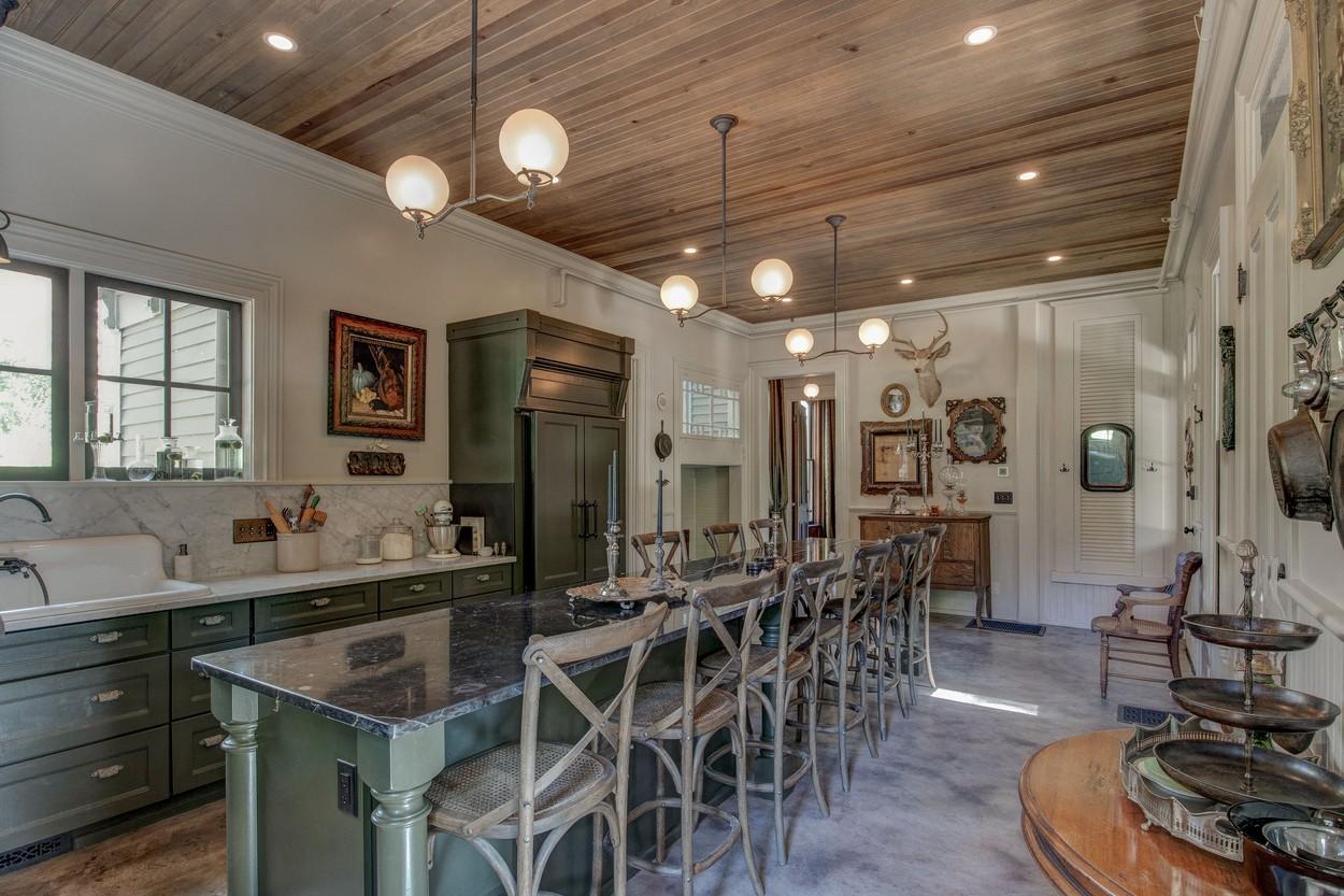 Imagini cu interiorul casei în care s-a filmat serialul Stranger Things: casa lui Vecna