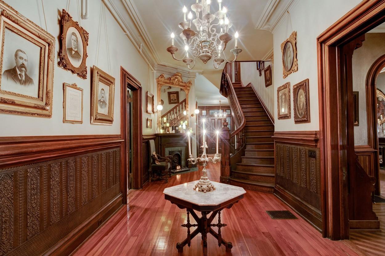 Imagini cu interiorul casei în care s-a filmat serialul Stranger Things: casa lui Vecna