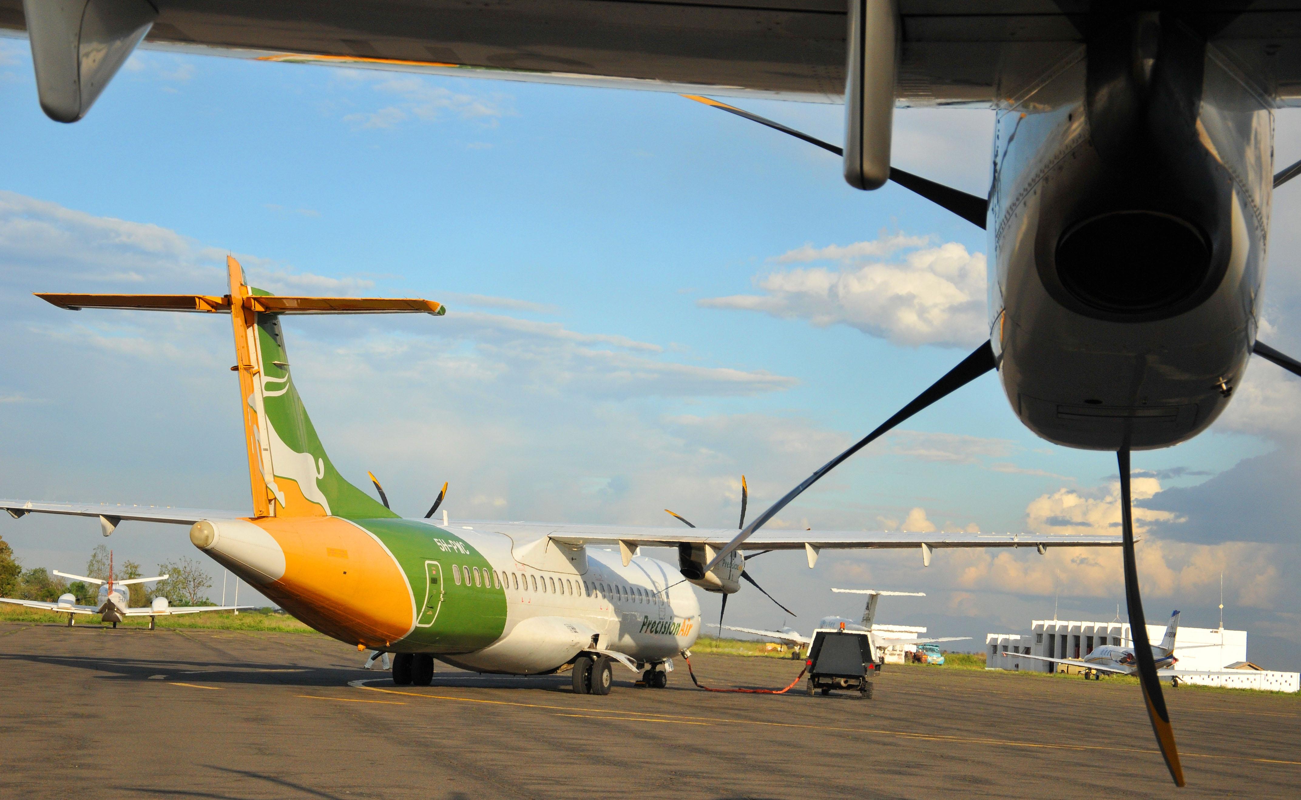 avionul ATR-42 Precision Air
