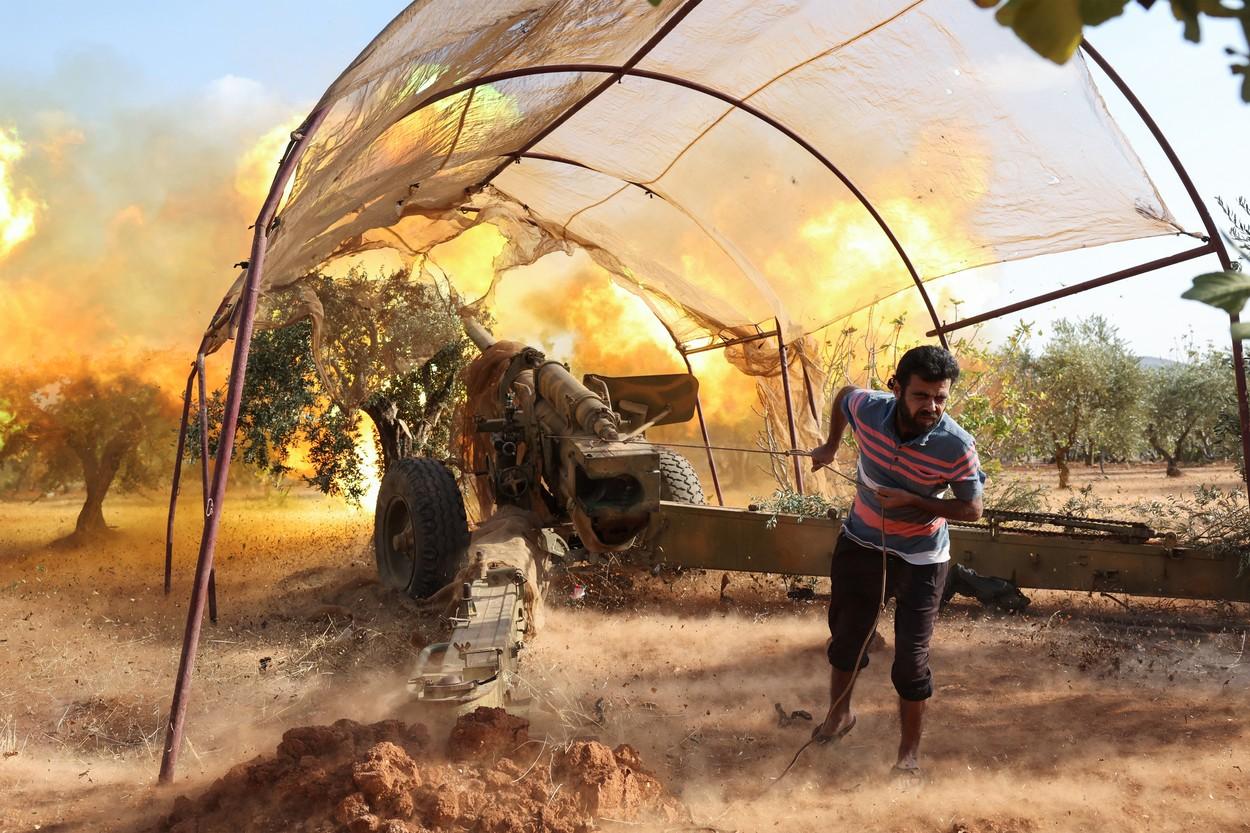 Echipele de apărare civilă şi rezidenţii au salvat răniţii şi i-au transferat la spitalele din apropiere