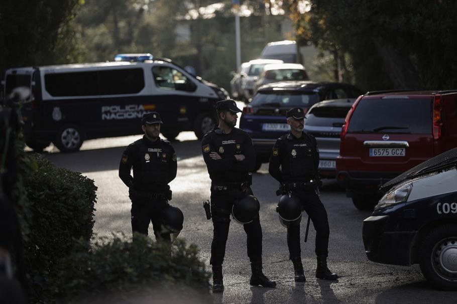 O a treia scrisoare-capcană, găsită la o bază aeriană spaniolă, după ce un prim dispozitiv a explodat la Ambasada Ucrainei din Madrid O a treia scrisoare-capcană, găsită la o bază aeriană spaniolă, după ce un prim dispozitiv a explodat la Ambasada Ucrainei din Madrid