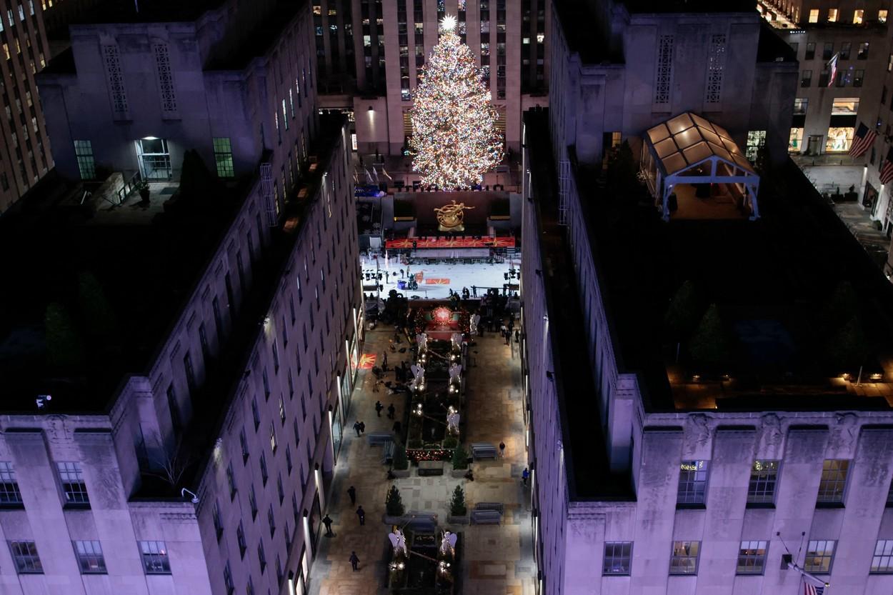 Aprinderea bradului de la Rockefeller Center dă startul sezonului de Crăciun