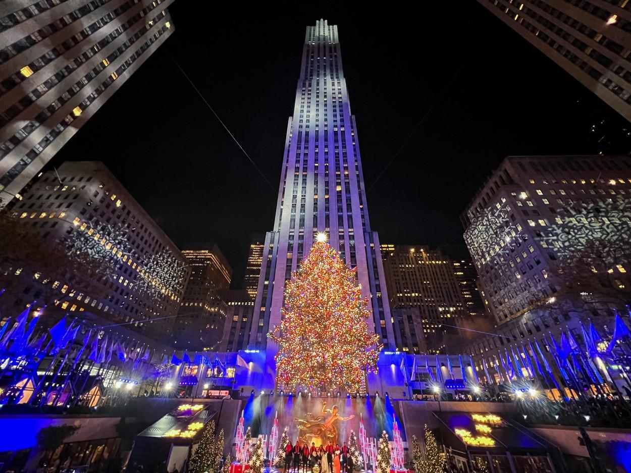 Aprinderea bradului de la Rockefeller Center dă startul sezonului de Crăciun
