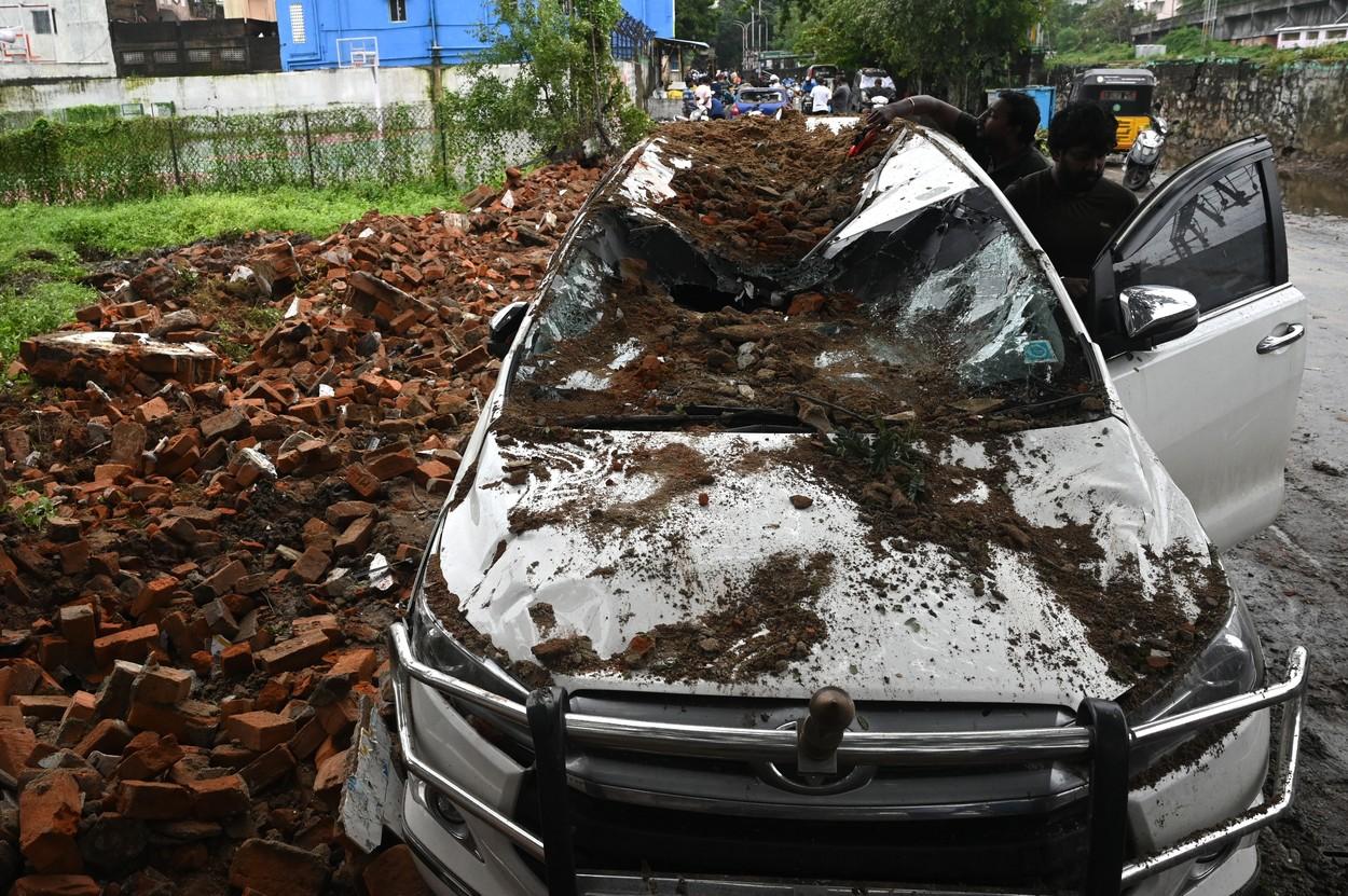 185 de case avariate și peste 9.000 de persoane evacuate