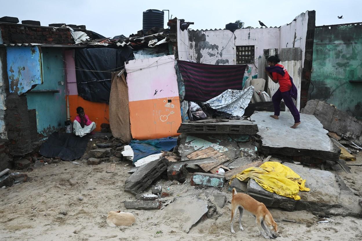 185 de case avariate și peste 9.000 de persoane evacuate