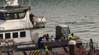 Patru persoane au murit încercând să traverseze Canalul Mânecii. Pescarii au dat alarma când au văzut barca de migranţi scufundându-se