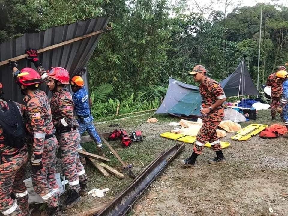 Autorităţile au salvat 60 de oameni