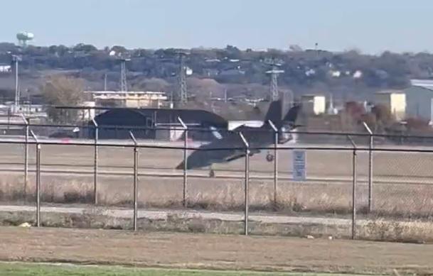 Momentul în care un pilot american se catapultează din F-35, deşi era la sol. Avionul nu a mai răspuns la comenzi în timpul aterizării