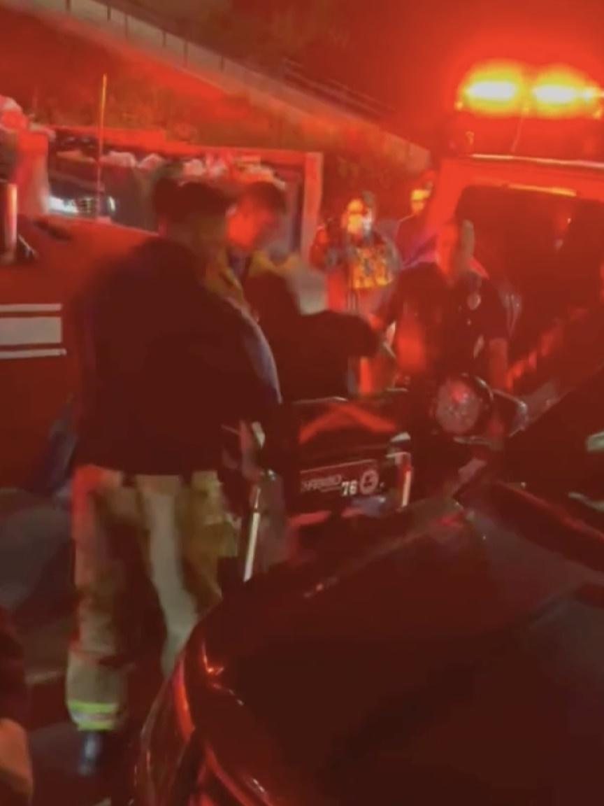 Agresorul, un bărbat înarmat cu un cuţit şi un pistol fals, a fost pus la pământ imediat de gărzile corp ale actorului