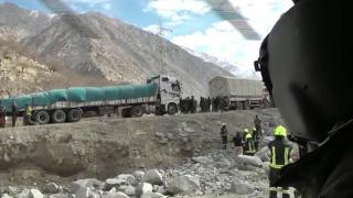 19 morţi şi 32 de răniţi, după un accident într-un tunel alpin din Afganistan. Un camion cu combustibil s-a răsturnat şi a luat foc