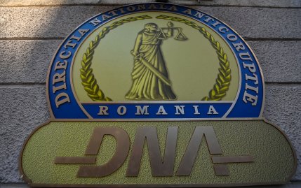 Contabila Primăriei Corbi, trimisă în judecată de DNA