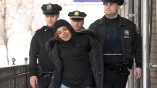 O femeie din SUA, arestată după ce a intrat prin efracţie în apartamentul lui Robert De Niro. Încerca să îi fure cadourile de Crăciun