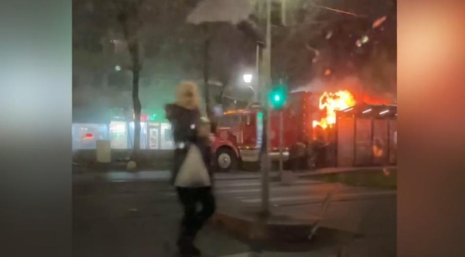 Camionul lui Moş Crăciun care a luat foc în România, cel mai vizionat video pe BBC NEWS. Reacţia Coca-Cola Camionul lui Moş Crăciun care a luat foc în România, cel mai vizionat video pe BBC NEWS. Reacţia Coca-Cola