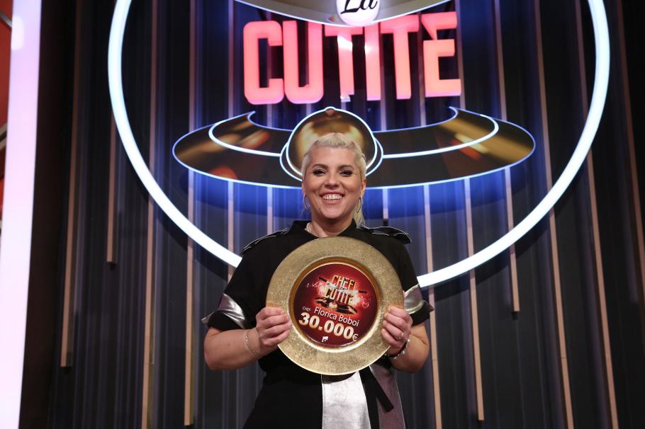 Marea finală Chefi la cuțite a condus topul audiențelor cu 2,1 milioane de telespectatori. Florica Boboi, câștigătoarea sezonului 10 Marea finală Chefi la cuțite a condus topul audiențelor cu 2,1 milioane de telespectatori. Florica Boboi, câștigătoarea sezonului 10