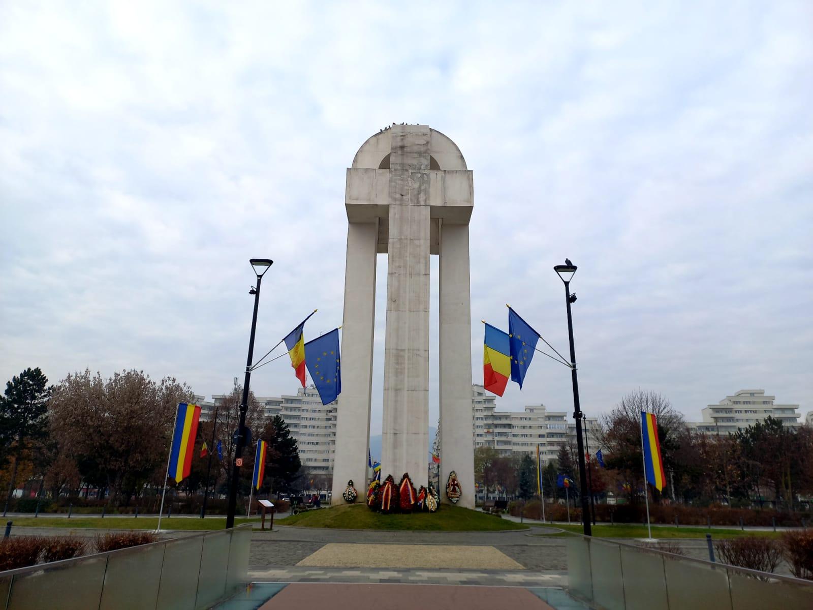 Gafă la Alba Iulia: Organizatorii manifestărilor de 1 Decembrie au uitat să depună flori şi la busturile unioniştilor