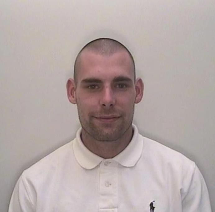 triplă crimă în Anglia, la o petrecere în pijamale