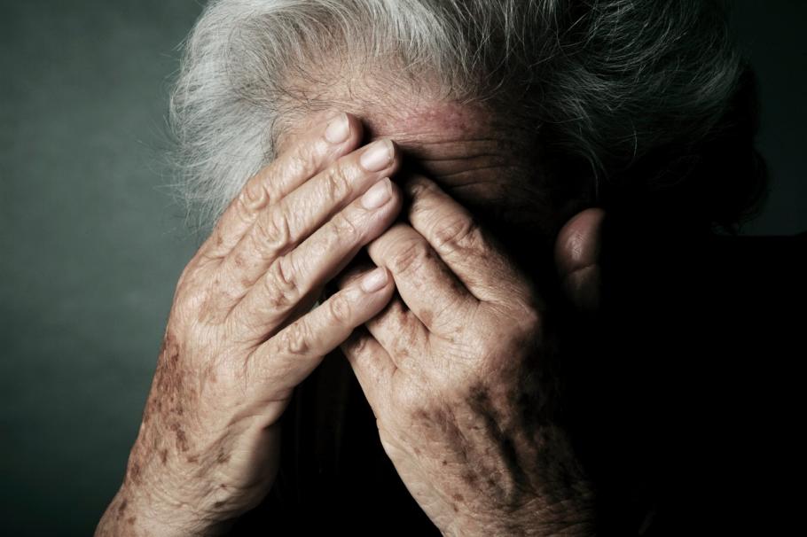 "M-ați băgat în cușcă? Să vă fie rușine". Bătrânică de 82 de ani din SUA, arestată pentru o factură neplătită la gunoi "M-ați băgat în cușcă? Să vă fie rușine". Bătrânică de 82 de ani din SUA, arestată pentru o factură neplătită la gunoi