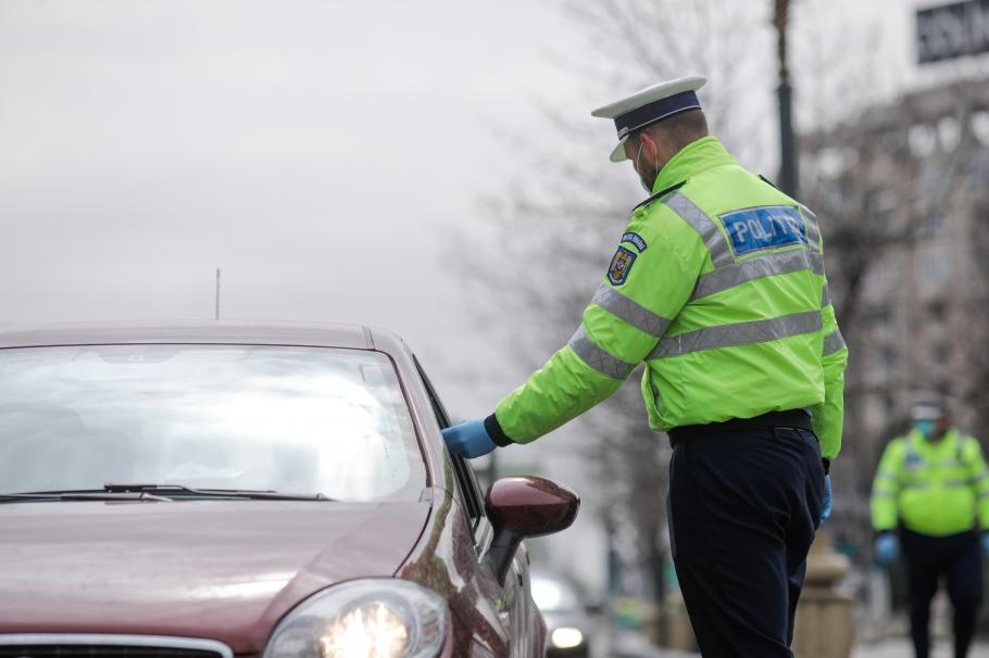 Un bărbat care a făcut închisoare pentru încălcarea codului rutier a fost prins conducând fără permis, în Giurgiu Un bărbat care a făcut închisoare pentru încălcarea codului rutier a fost prins conducând fără permis, în Giurgiu