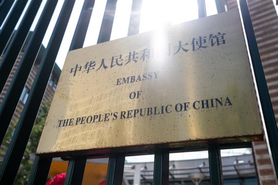 România, pe lista țărilor în care s-ar afla zeci de secții de poliției înființate de China. Cine le conduce și cum sunt folosite România, pe lista țărilor în care s-ar afla zeci de secții de poliției înființate de China. Cine le conduce și cum sunt folosite