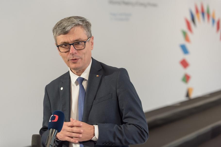 Virgil Popescu: "România a devenit independentă de ţiţeiul rusesc. Embargoul nu ne va afecta" Virgil Popescu: "România a devenit independentă de ţiţeiul rusesc. Embargoul nu ne va afecta"