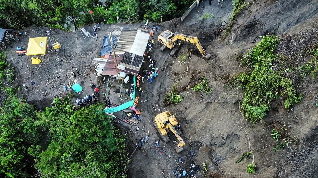 O alunecare de teren de pe o șosea din provincia Risaralda din vestul Columbiei a ucis cel puțin trei persoane