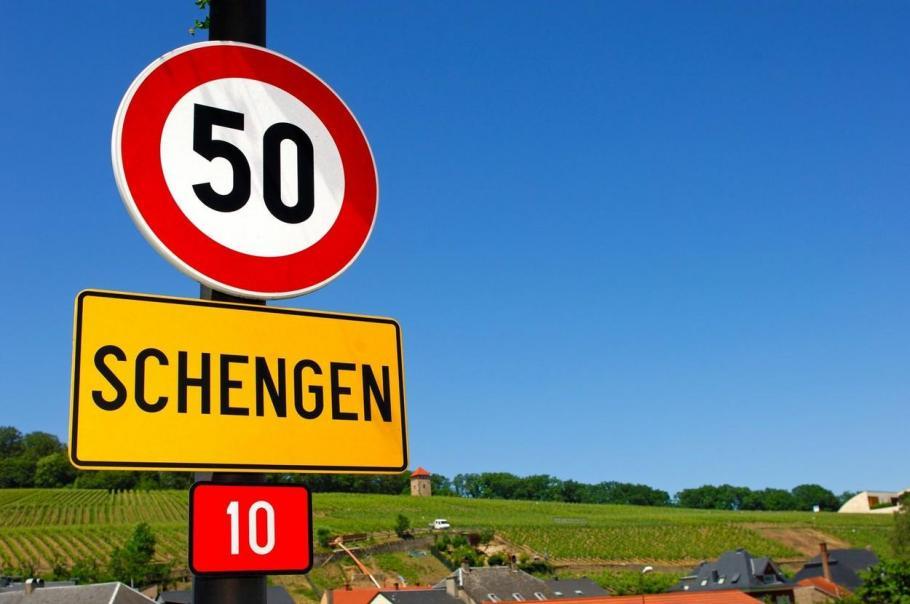 Cum ajută Comisia Europeană România să intre în Schengen: a prezentat un plan de gestionare a valului migrator pe ruta balcanică Cum ajută Comisia Europeană România să intre în Schengen: a prezentat un plan de gestionare a valului migrator pe ruta balcanică