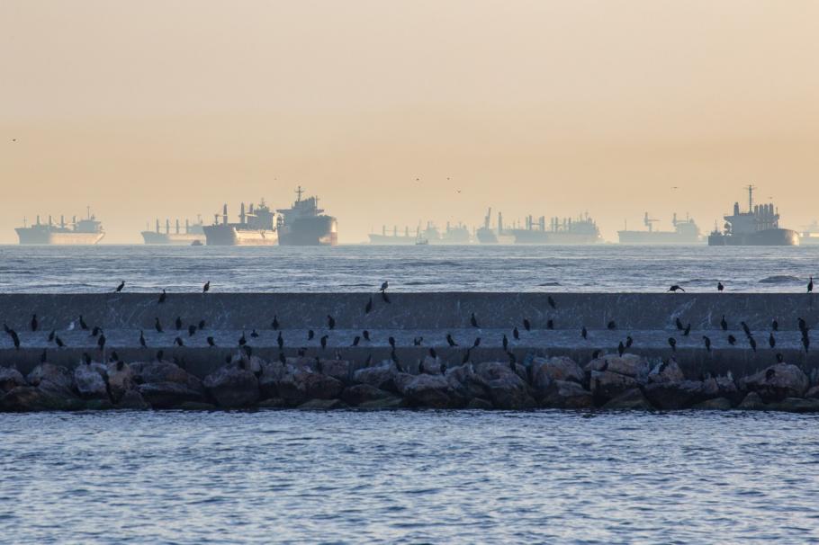 Flota din umbră a Rusiei contra Occidentului. Sancţiunile au aruncat în aer piaţa tancurilor petroliere vechi Flota din umbră a Rusiei contra Occidentului. Sancţiunile au aruncat în aer piaţa tancurilor petroliere vechi