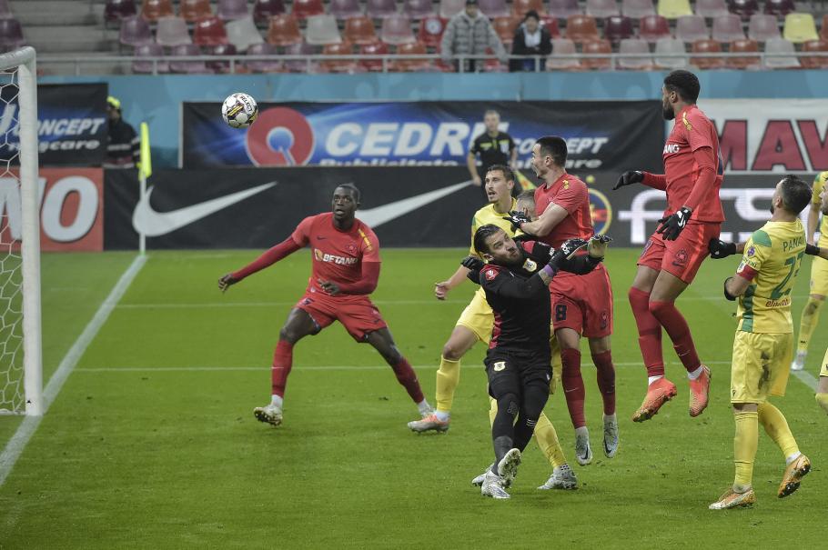 FCSB - CS Mioveni 5-1, în ultimul meci al etapei a 19-a din Superligă. Argeşenii au protestat faţă de neplata salariilor FCSB - CS Mioveni 5-1, în ultimul meci al etapei a 19-a din Superligă. Argeşenii au protestat faţă de neplata salariilor