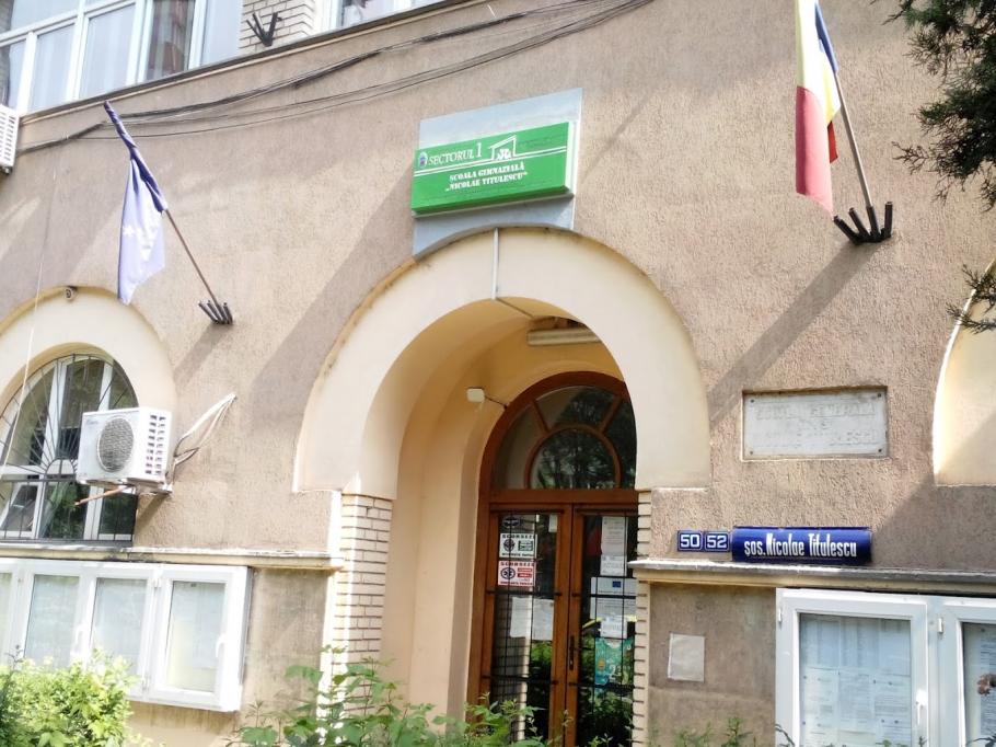 Şcoala care obligă părinţii să semneze că nu vor denigra instituţia în presă sau în comunitate. Reacţia directoarei Şcoala care obligă părinţii să semneze că nu vor denigra instituţia în presă sau în comunitate. Reacţia directoarei