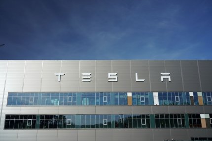 Plicurile suspecte ajunse la ambasadele ucrainene din Europa, inclusiv cea din România, aveau ca expeditor adresa unui dealer Tesla din Germania