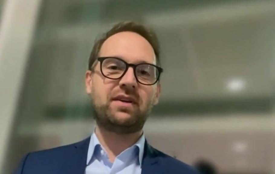"Guvernul austriac face o greşeală istorică!" Dominic Fritz a intrat în direct la postul naţional de televiziune din Austria "Guvernul austriac face o greşeală istorică!" Dominic Fritz a intrat în direct la postul naţional de televiziune din Austria