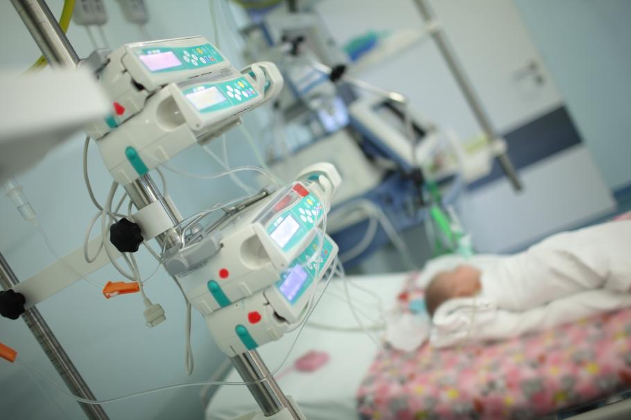 Bebeluş în spital Bebeluş în spital
