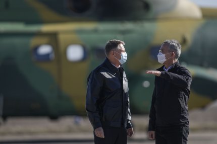 Preşedintele Iohannis şi secretarul general al NATO au ajuns la Baza 57 Aeriană de la Mihail Kogălniceanu